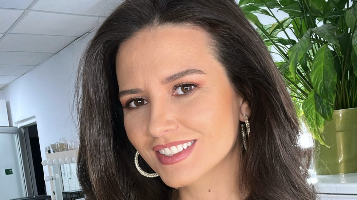 Iulia Pârlea, despre necazurile din viața sa: Dar de ce a trebuit să mă nasc într-o familie ca asta