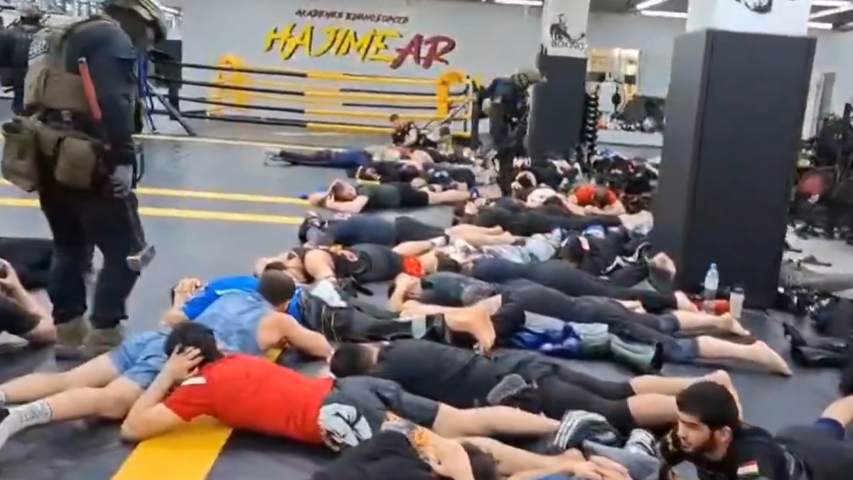 Acțiune ca-n filme în Sankt Petersburg. Poliția rusă a intrat cu baroasele într-un club din oraș