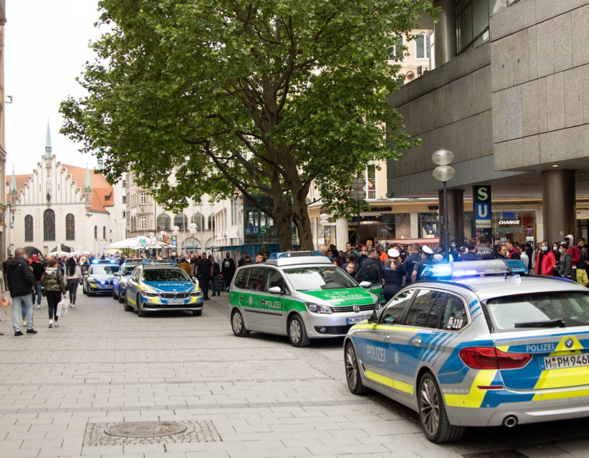 Scene teribile la Munchen. O mașină a intrat într-un grup de oameni