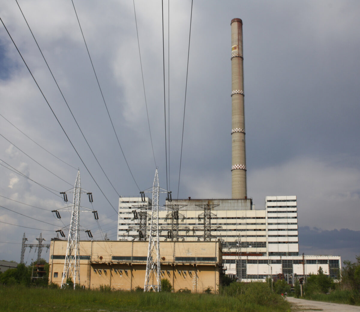 Clădirea care a devenit o povară. A treia cea mai înaltă din România