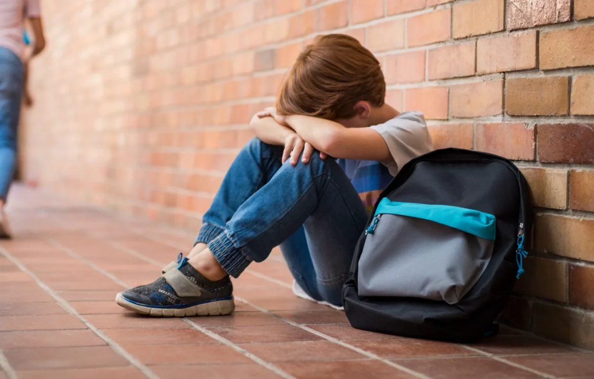 Părinții din România, măcinați de stres. Problema uriașă cu care se confruntă copiii în școli