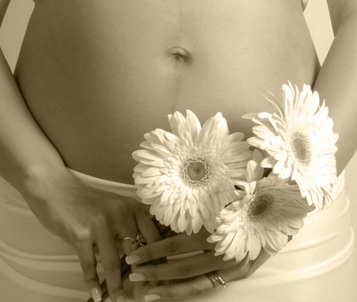 Omuciderea și sinuciderea, principalele cauze ale mortalității materne