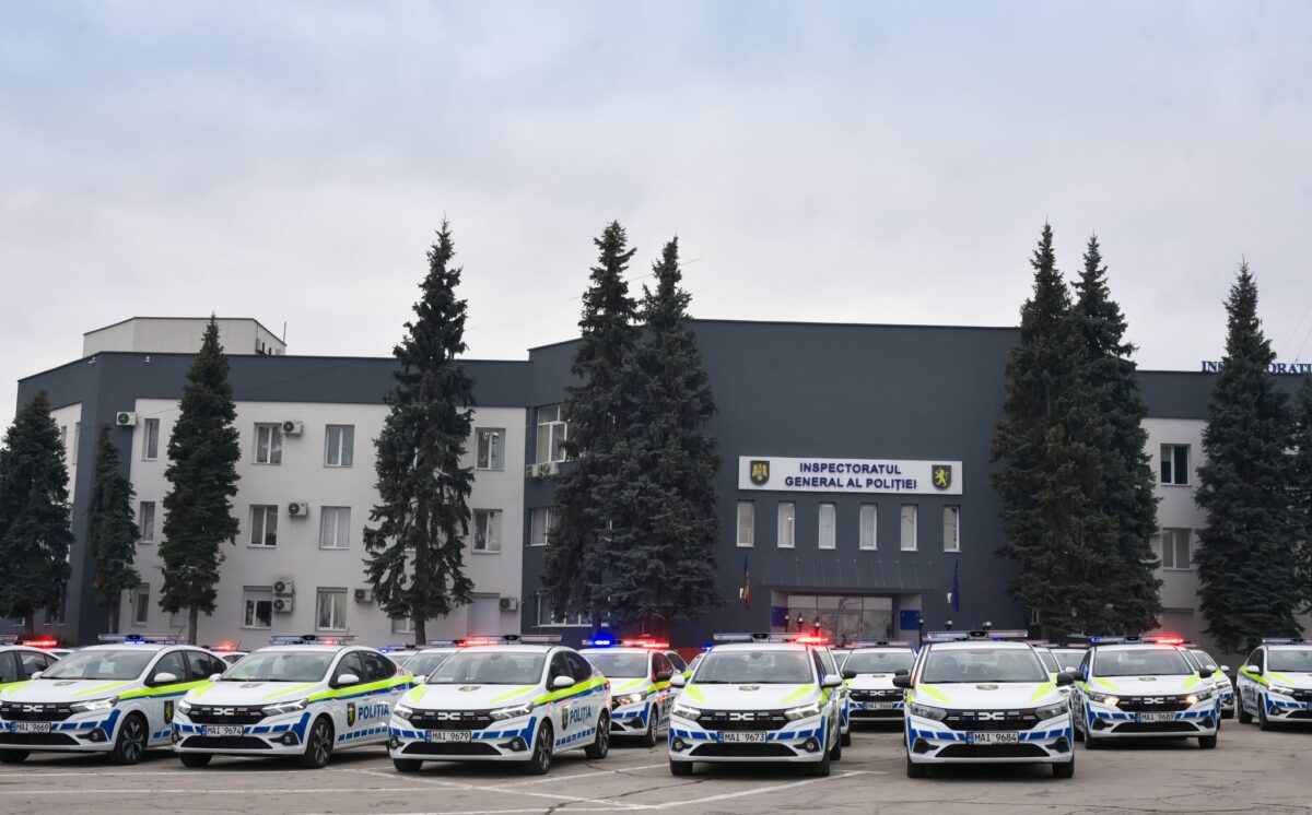 Polițiștii moldoveni, mai siguri și rapizi cu mașini noi de la București
