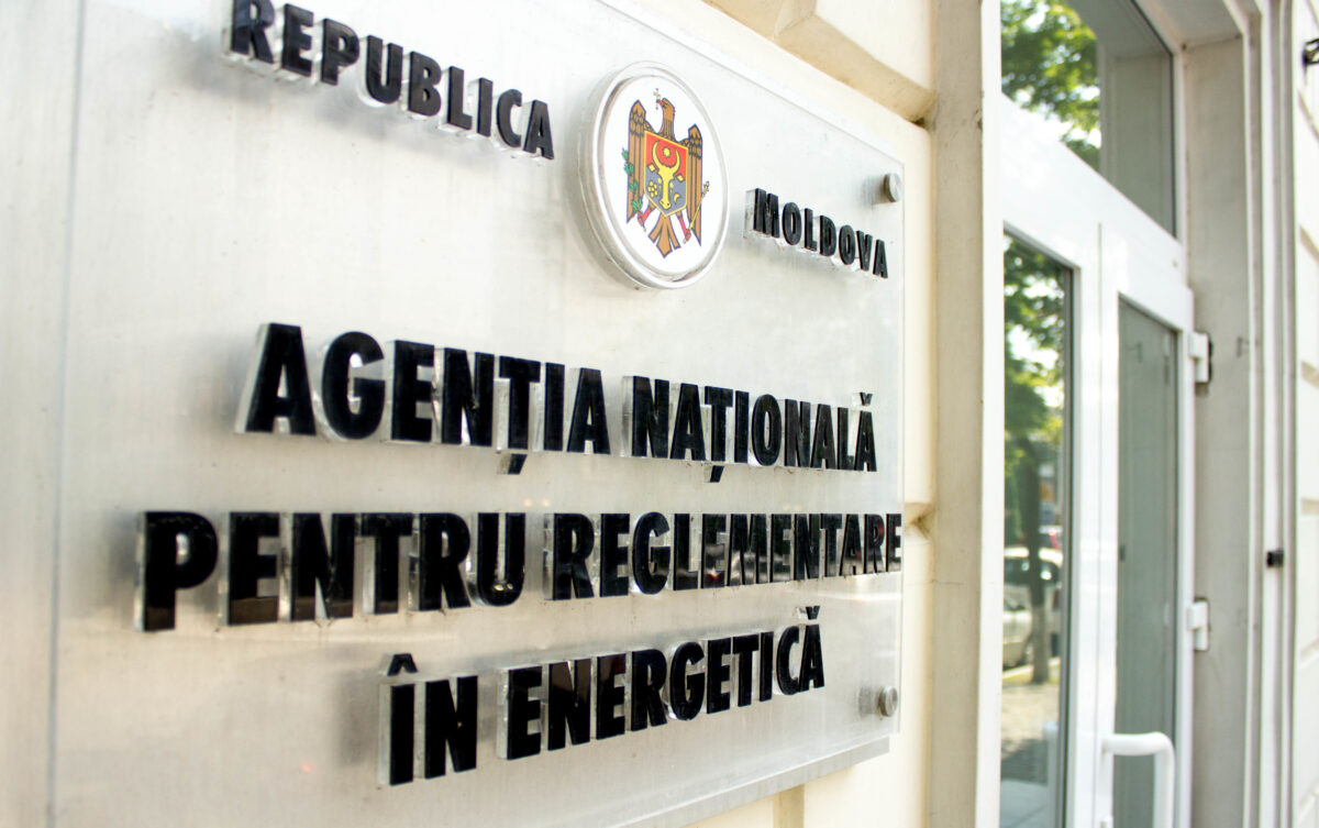 ANRE a sancționat un furnizor de energie cu 740.000 lei pentru zeci de abateri grave