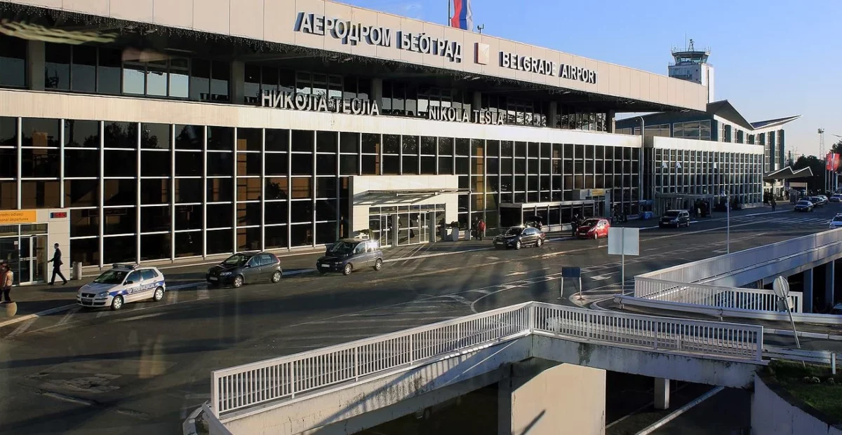 Restricții în traficul aerian și rutier. Atenționare pentru românii care tranzitează Serbia