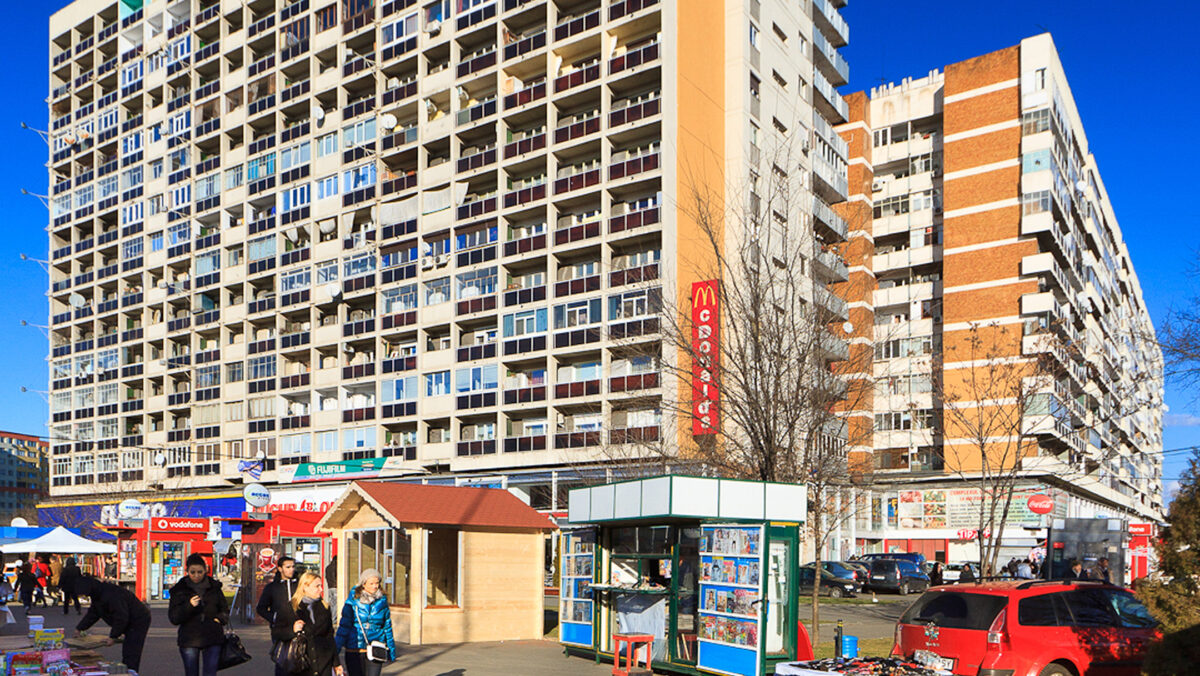 Candidatul la alegerile prezidențiale care se îmbracă din Obor. Și-a cumpărat un sacou cu 150 de lei