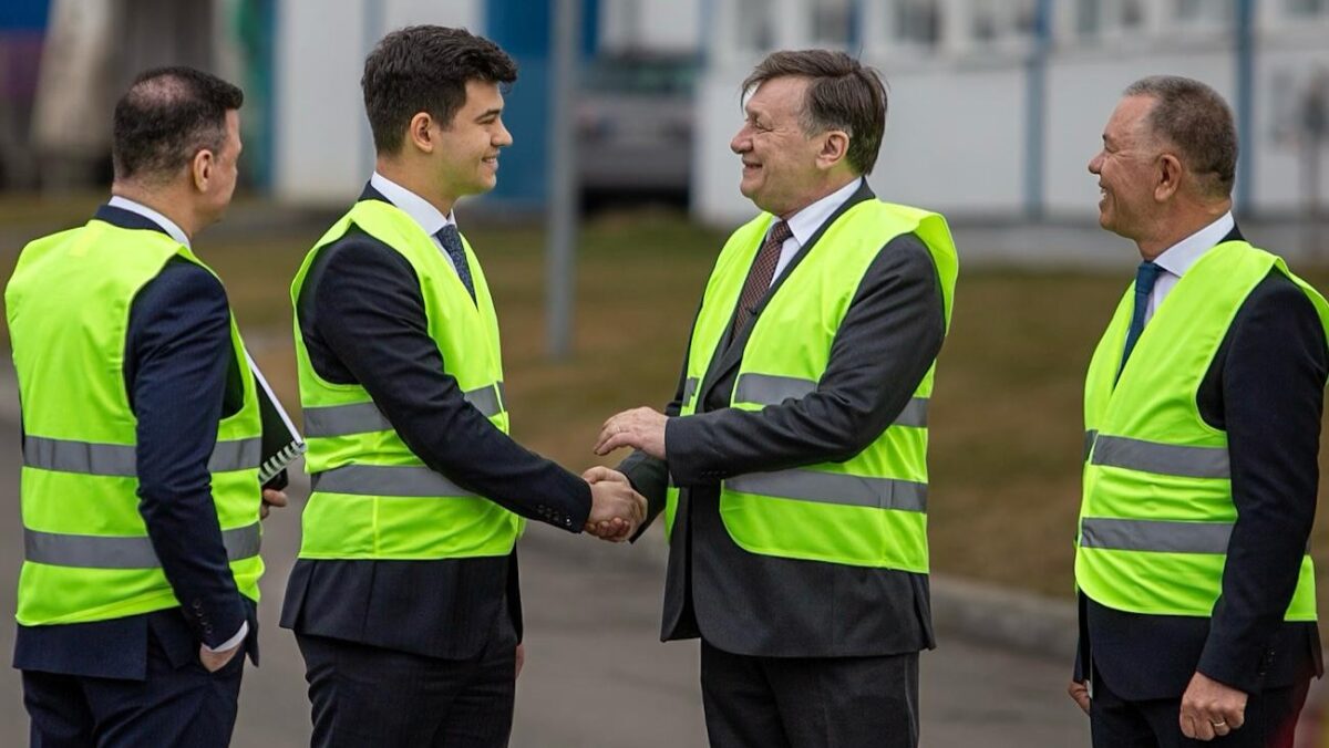 Antonescu, mesaj celor care visează la „industria calului”: Respectul nu vine din vorbe goale