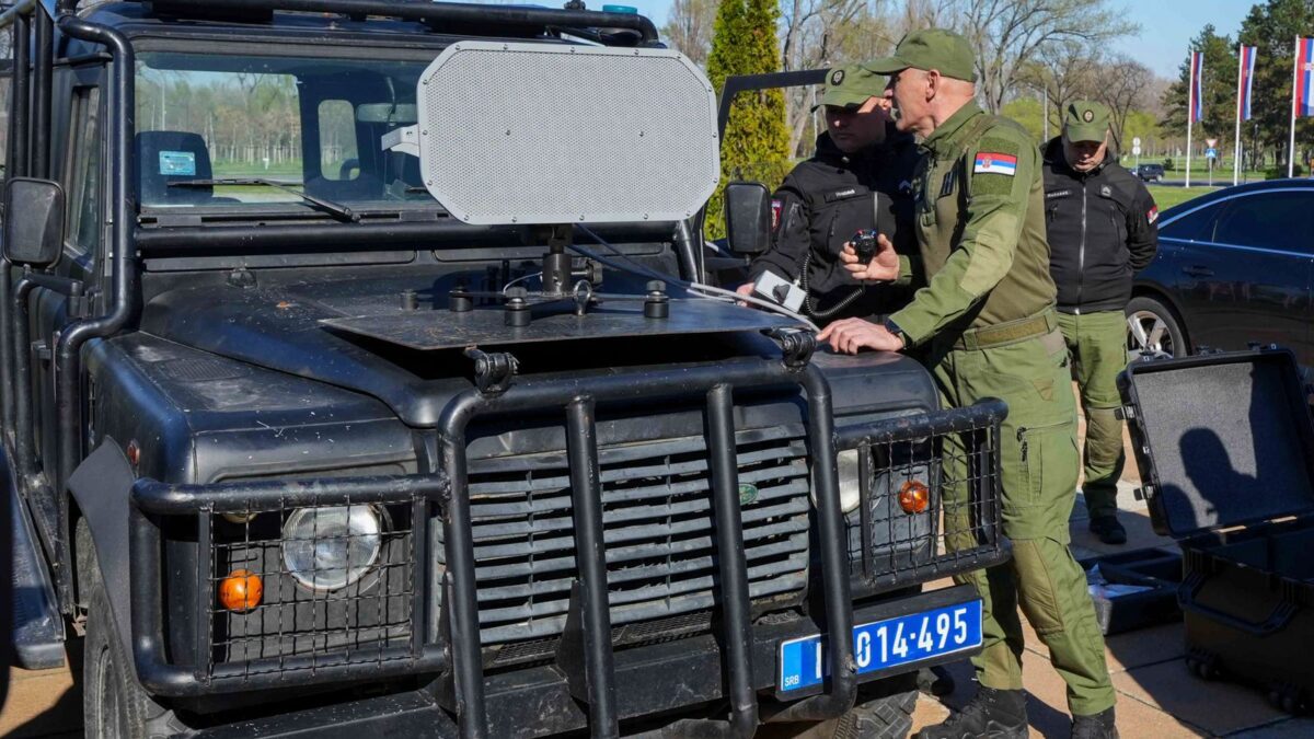 FSB anchetează utilizarea unei arme sonice împotriva protestatarilor din Belgrad