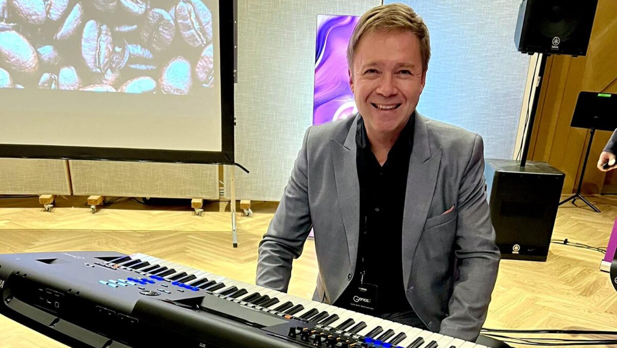 Povestea unui antreprenor român. De la sufrageria părinților, la lider pe piața instrumentelor muzicale