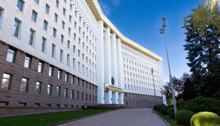 Majoritatea pro-europeană, în pericol. Ce partide ar accede în viitorul Parlament de la Chișinău