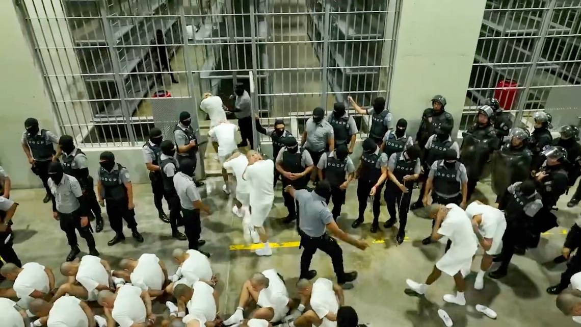 Administraţia Trump solicită Curţii Supreme ridicarea interdicţiei expulzărilor migranţilor în baza unei legi din 1798