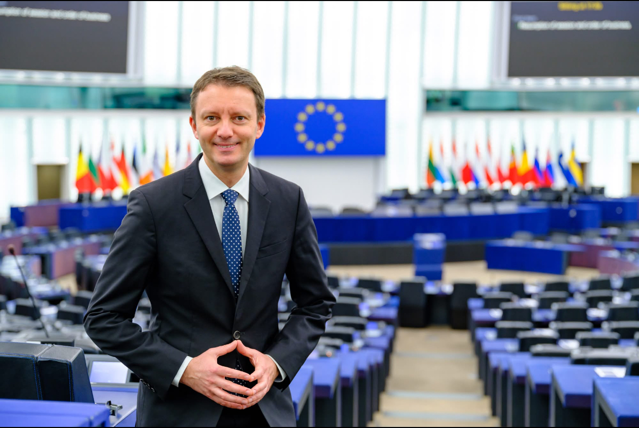 Narcisa Iorga îl face praf pe Siegfried Mureșan pe tema pensiilor speciale: „O trompetă dezacordată a lui Ilie Bolojan”