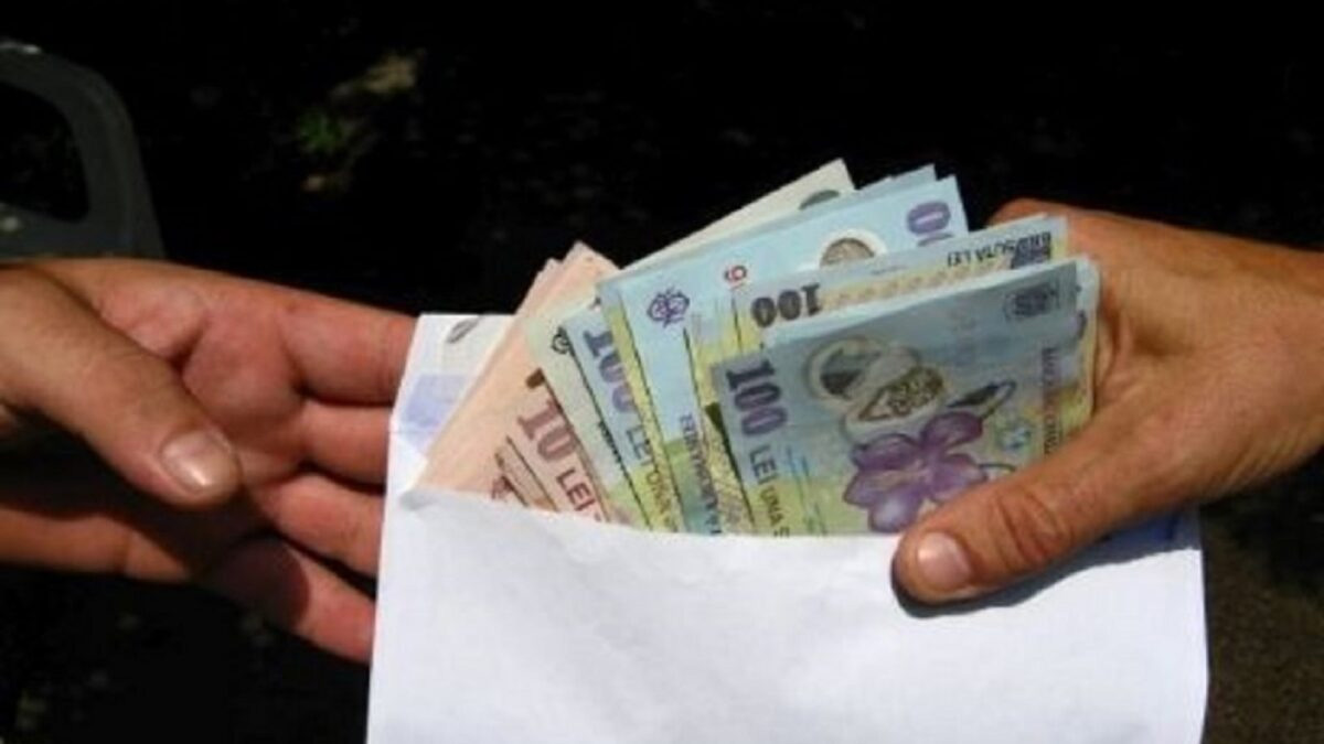 Corupție în Poliție. Ofițer din Constanța, prins în timp ce lua șpagă de la un patron