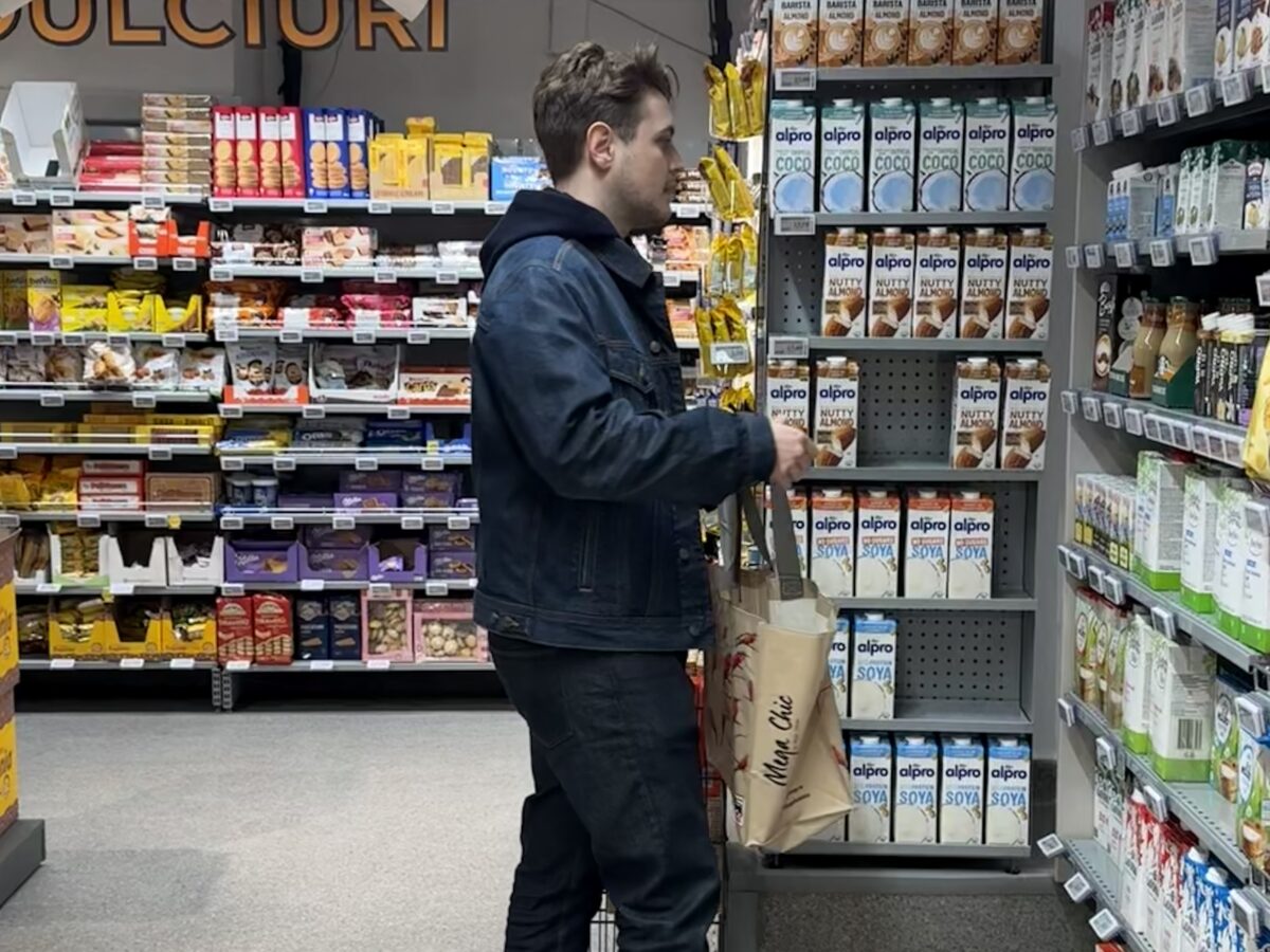 Aris Eram, ipostaze inedite de 8 martie. Ce face fiul Andreei Esca de ziua femeii