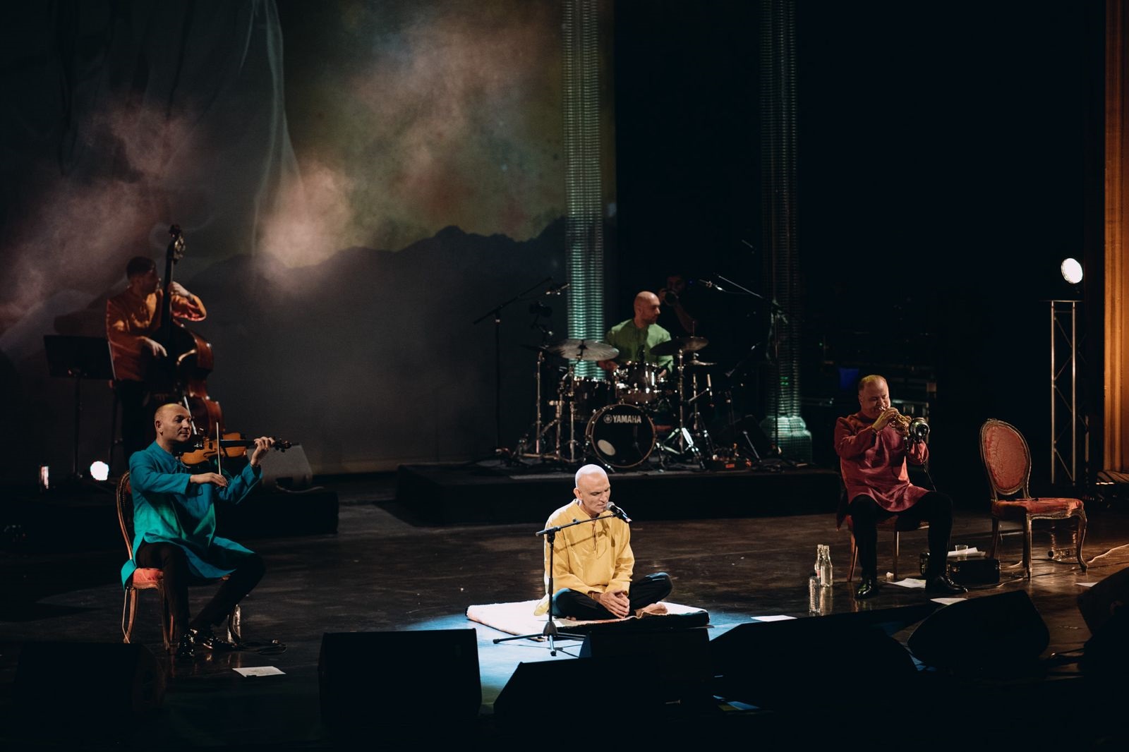 Vocile de sub cenușă: Damian Drăghici dă glas celor 500.000 de romi uciși în Holocaust