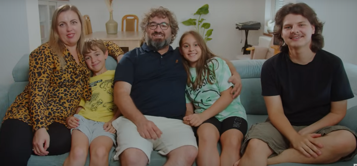 Obligatoriu la stat! În România iei pușcărie dacă-ți educi copii acasă