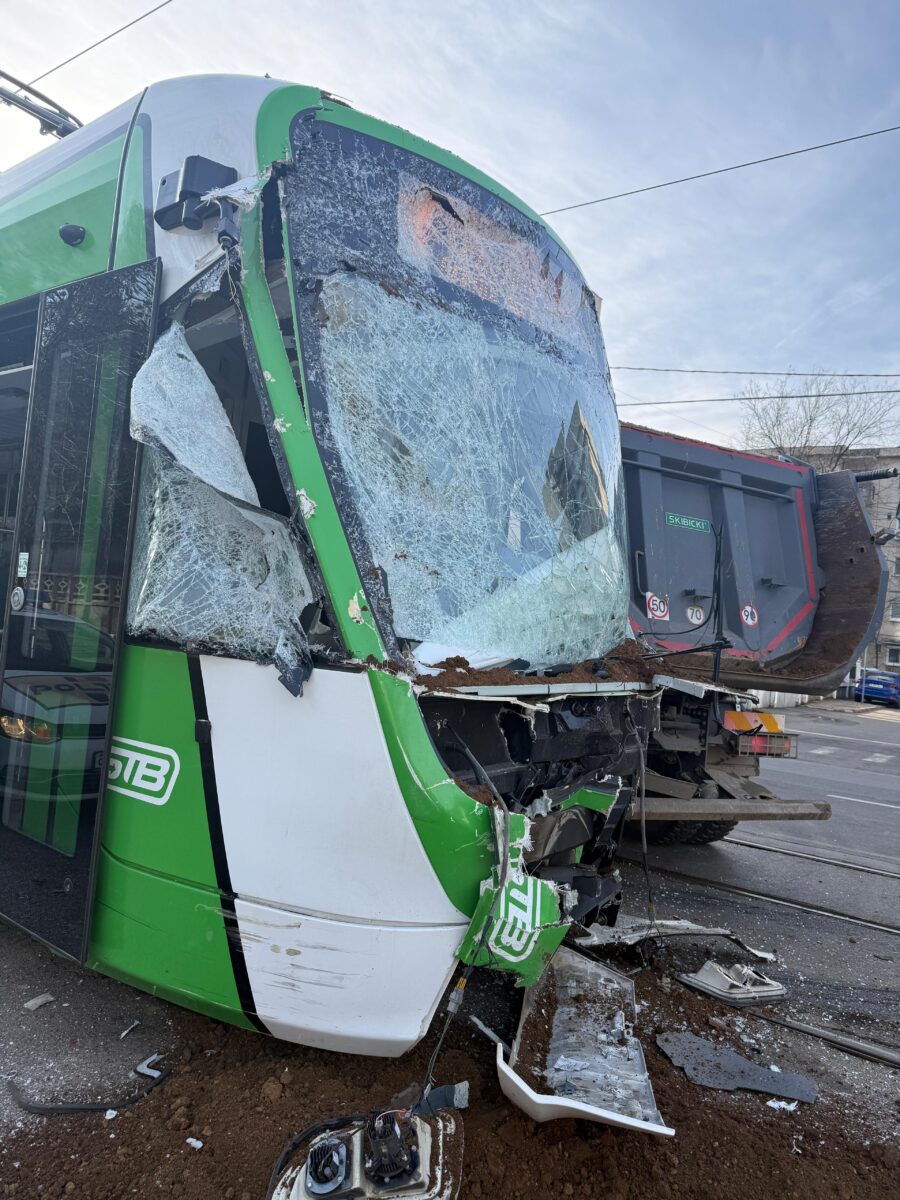 Tramvaiele Imperio se răresc în București. Ultimul, scos din traseu din cauza unui grav accident de circulație