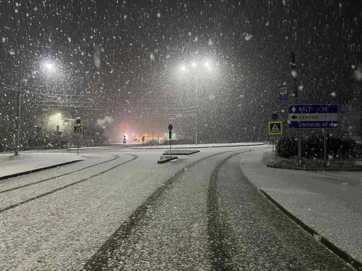 Lapoviță, ninsoare și polei pe 19 noiembrie. Republica Moldova intră sub Cod galben de vreme complicată
