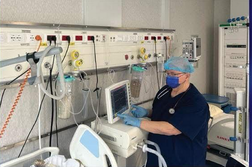 Povestea uimitoare a unuia dintre cei mai vechi medici care fac transplant în România. Nepotul său a avut nevoie de alți rinichi