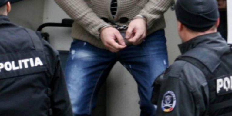 Scandalos. Profesor și președinte de secție de votare, reținut pentru că racola minori