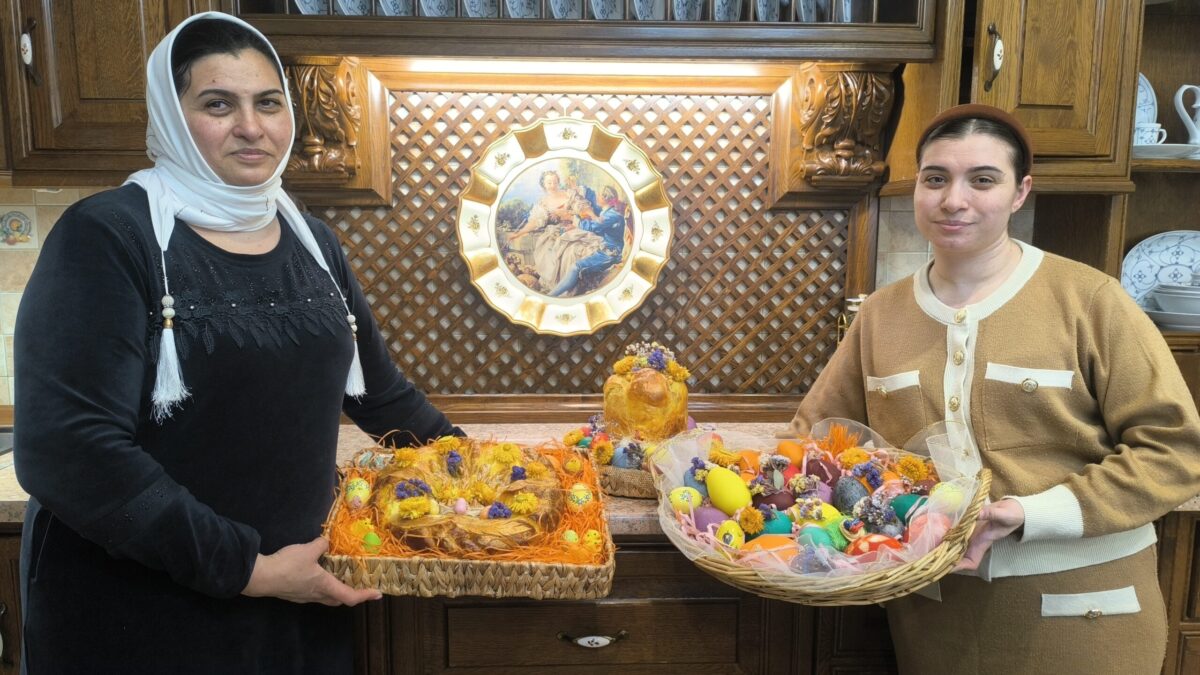 Tradiții de Paști într-o familie de romi din Soroca. Gospodina casei a copt pască și cozonaci din 40 kg de făină