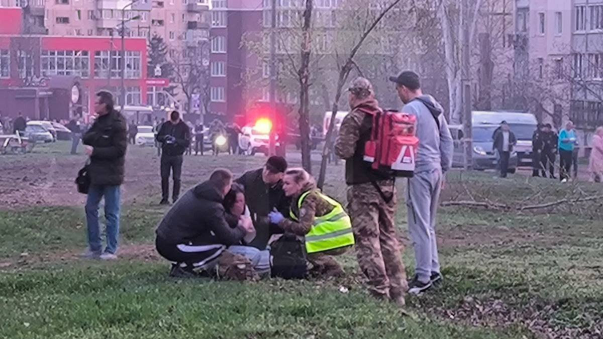 Atac devastator al rușilor în orașul natal al lui Zelenski: 14 morți și 50 de răniți