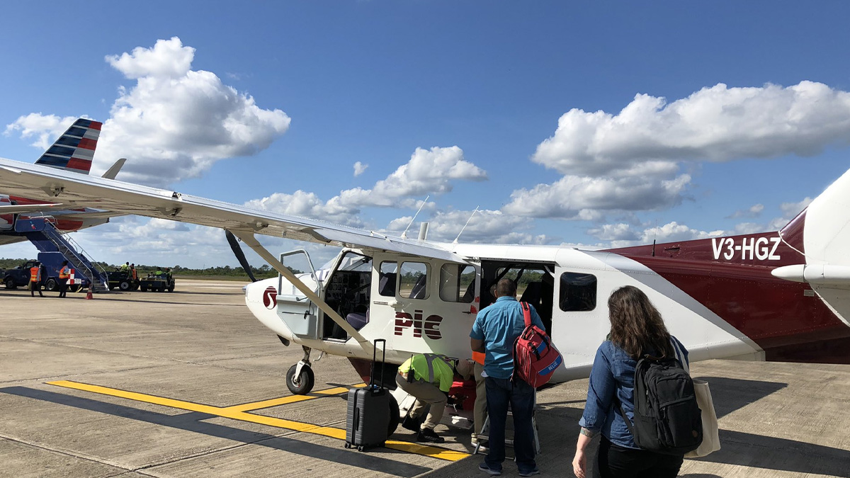 Teroare în aer. Un american a încercat să deturneze un avion, dar a fost ucis de un pasager