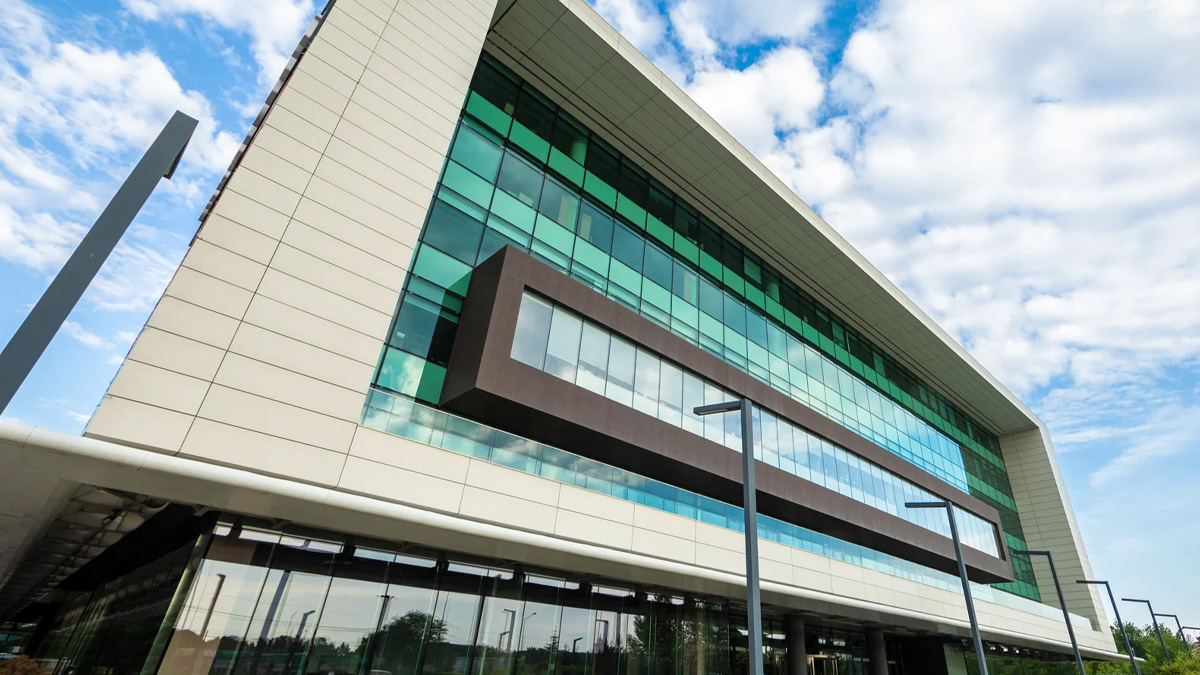 Revoluție pe piața bancară din România. Comisioane și taxe noi pentru milioane de români