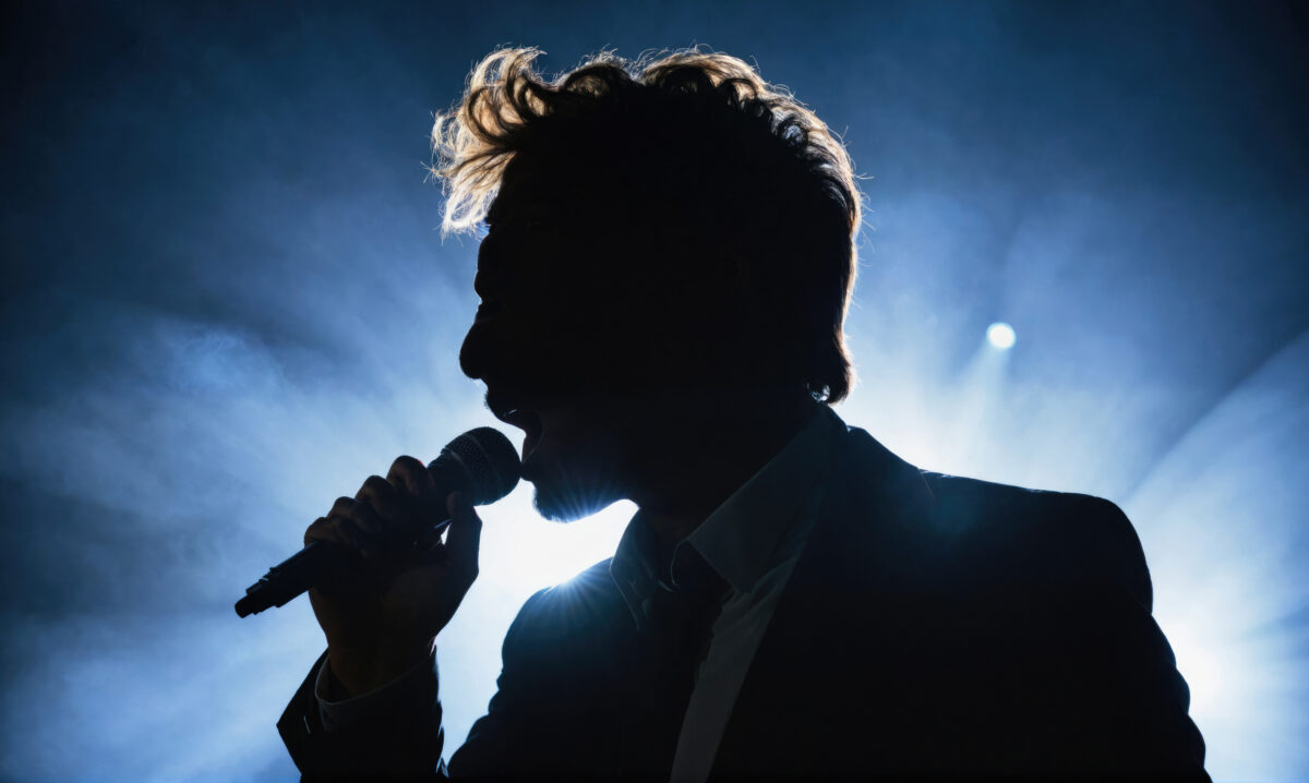 Un celebru cântăreț din România trece printr-o situație critică. Problemele l-au copleșit