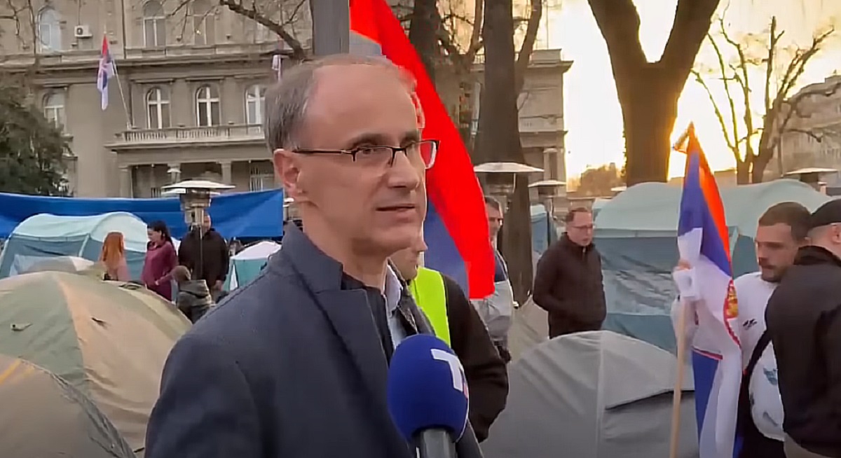 Vučić vrea să iasă din scandal numind premier un medic fără experiență politică