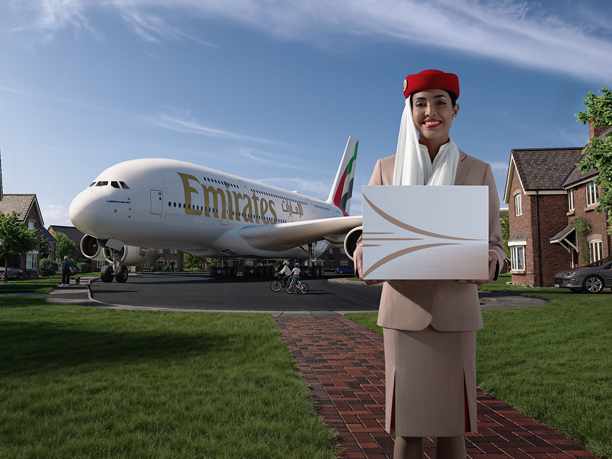 Emirates Airlines face angajări în România. Salariile pentru însoțitorii de bord