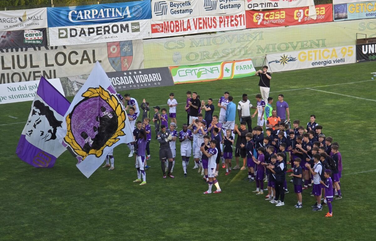 Incidente violente în tribune la FC Argeș – Steaua 4-2. Fanii celor două echipe s-au bătut înainte de meci