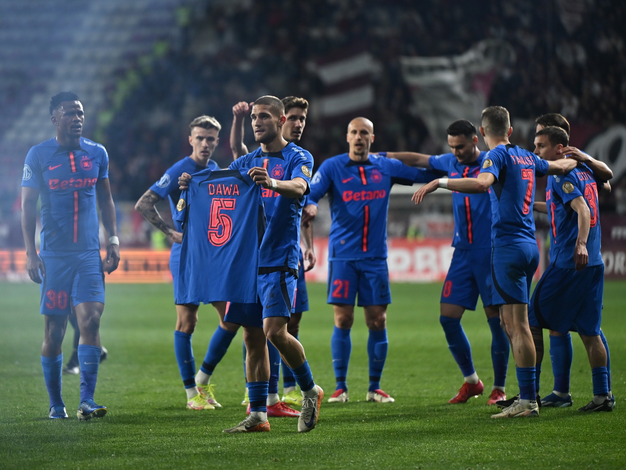 Șase jucători sunt out de la FCSB. Gigi Becali: Li s-a șters fotbalul din cap