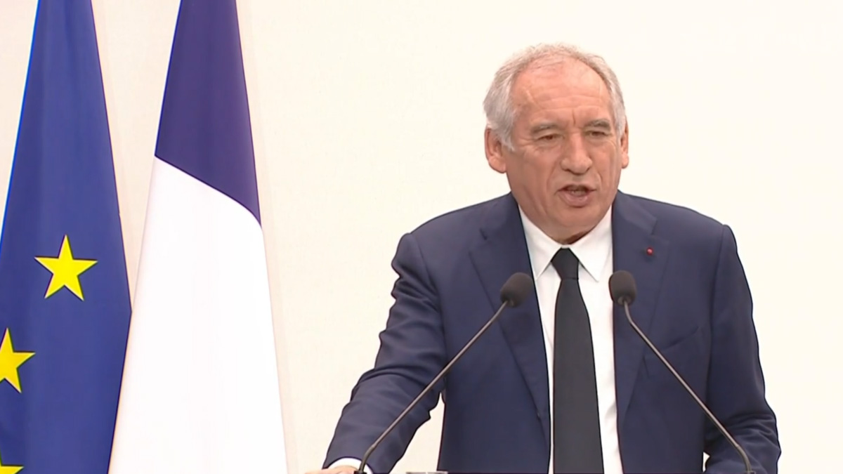 François Bayrou a devenit cel mai în vârstă prim-ministru din istoria Franței