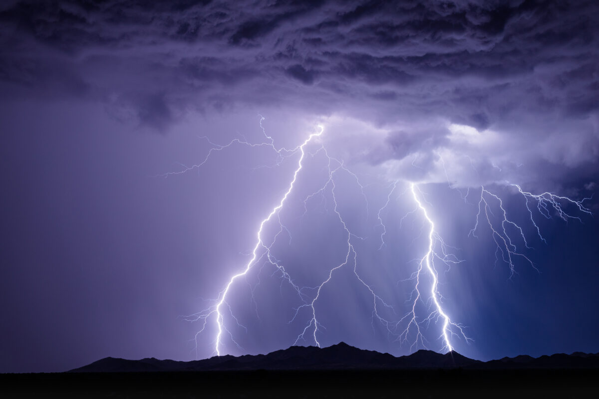 ANM avertizează: Noi averse torențiale și descărcări electrice în județele recent afectate de inundații