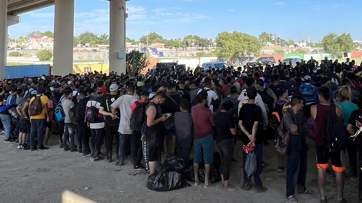 Imigranții deportați din SUA, primiți în Europa. Țara care își deschide granițe