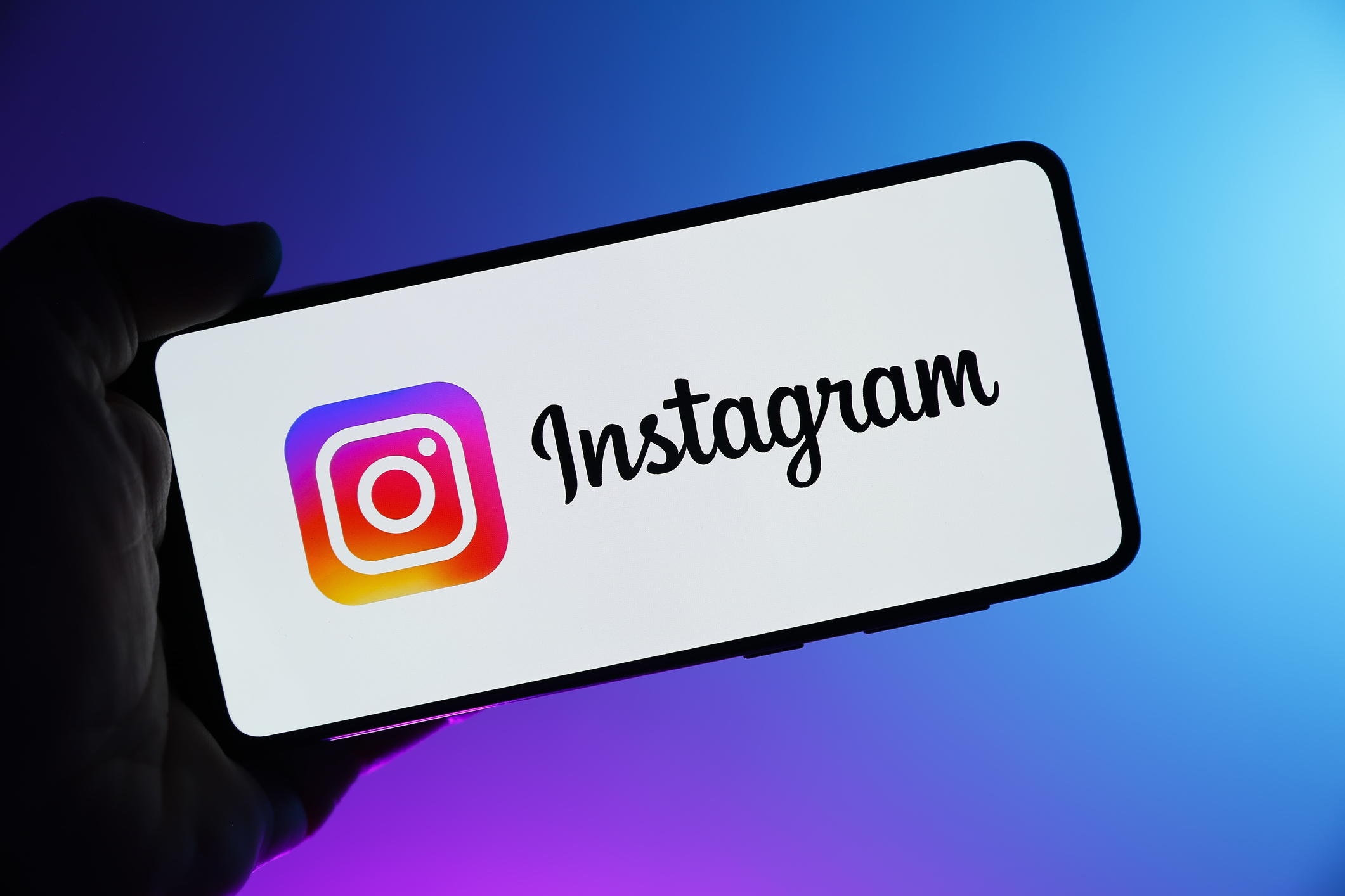 Instagram intervine în cazul conturilor create cu AI. Cum vor fi identificate