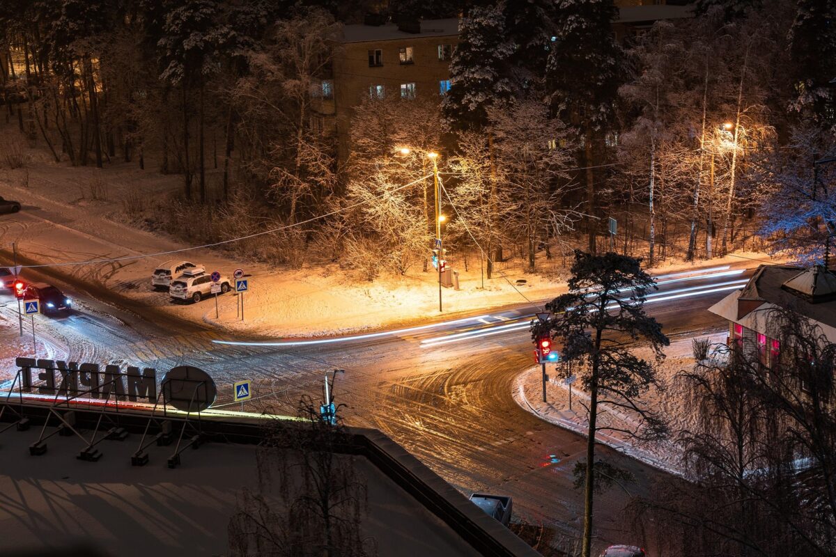 Un bărbat misterios blochează traficul într-un oraș din Marea Britanie de peste un deceniu