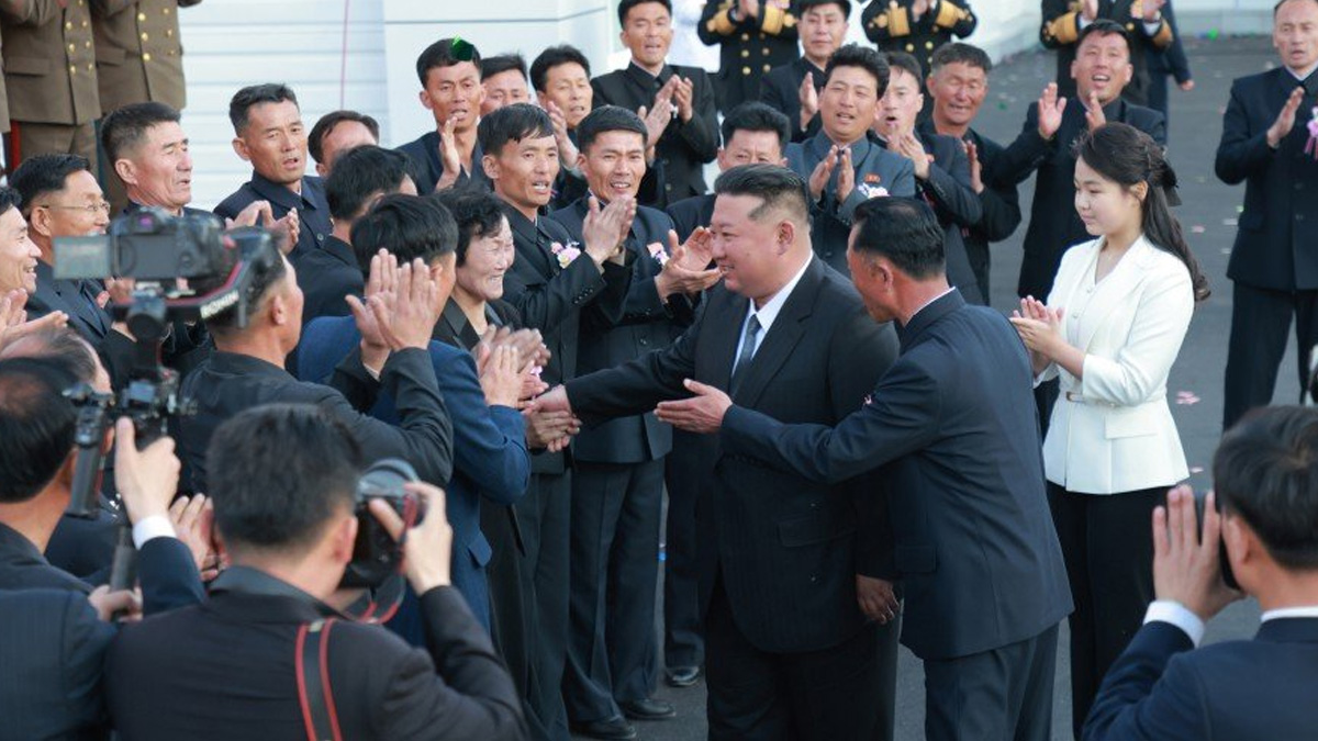 Coreea de Nord își extinde forța navală. Kim Jong Un inaugurează un nou distrugător multifuncțional