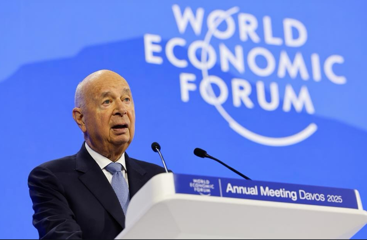 Klaus Schwab susține că a găsit un dispozitiv de interceptare în locuința sa. Fondatorul Forumului Economic Mondial a depus plângere penală