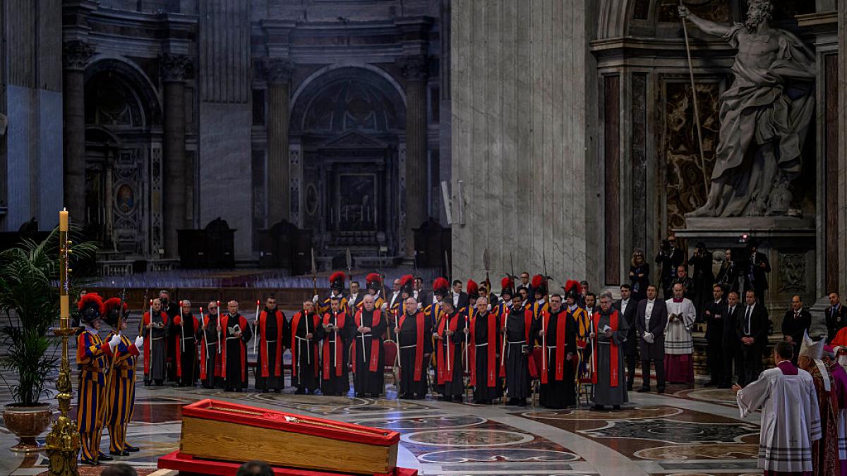 Ultimul omagiu pentru Papa Francisc. „Piatra poporului” din Liguria, pe mormântul său
