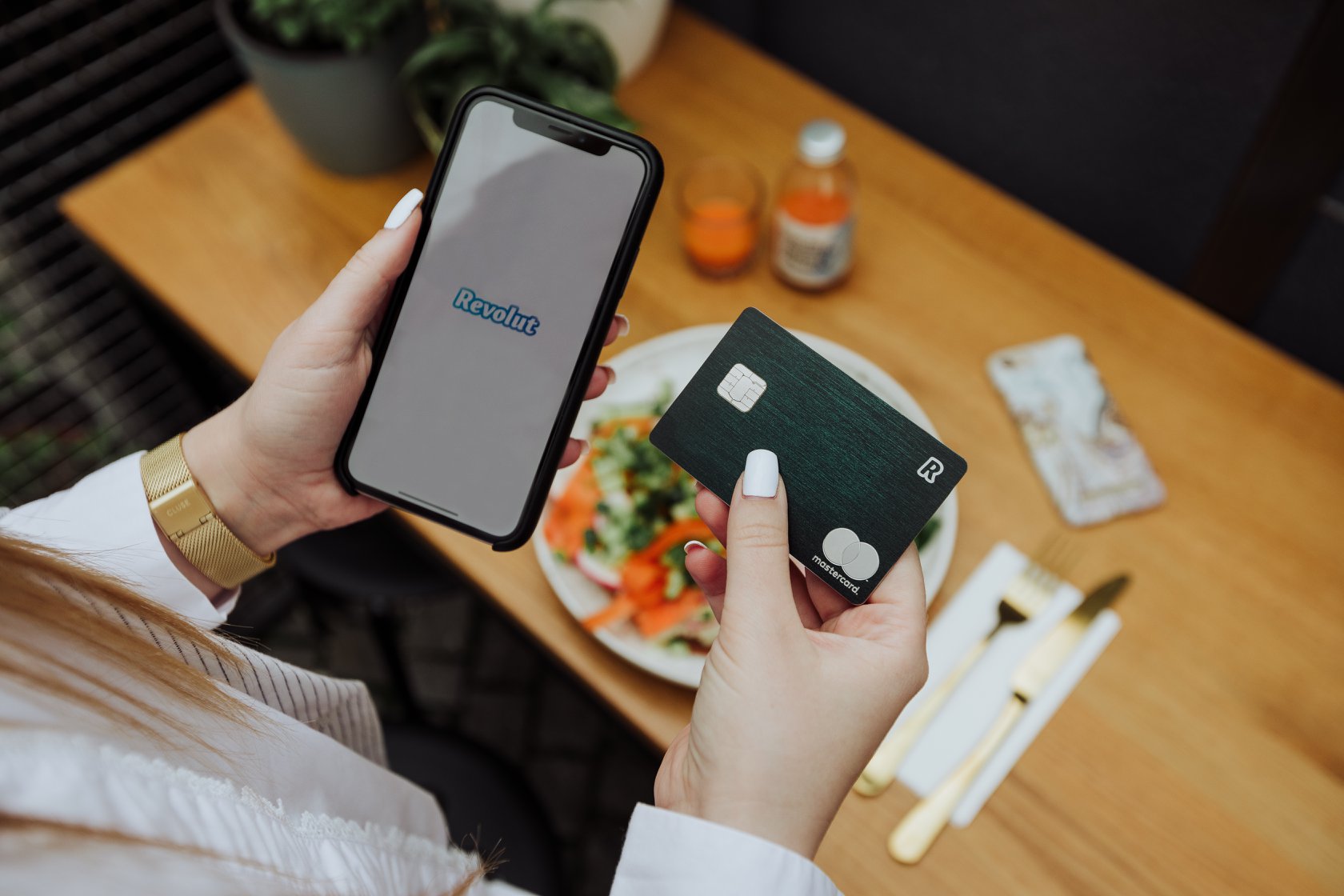 Noua funcție Revolut bazată pe inteligență artificială. Poate opri fraudele în timp real