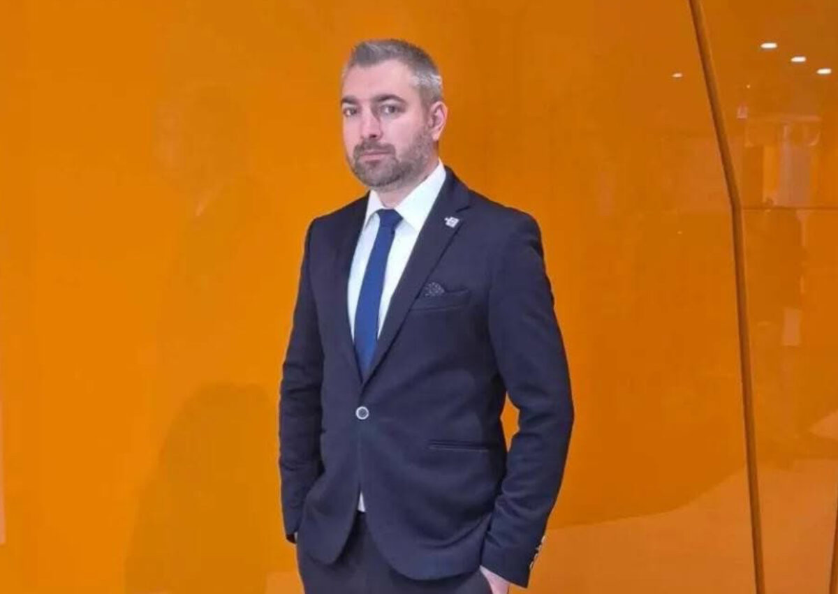 Sebastian Popescu, acuzat de corupere de minori, zice că i s-a întins o capcană