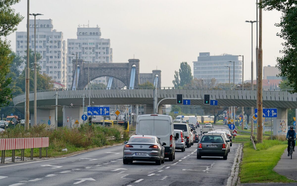 PMB vrea să interzică mașinile de aprovizionare, curierat și salubrizare în orele de vârf