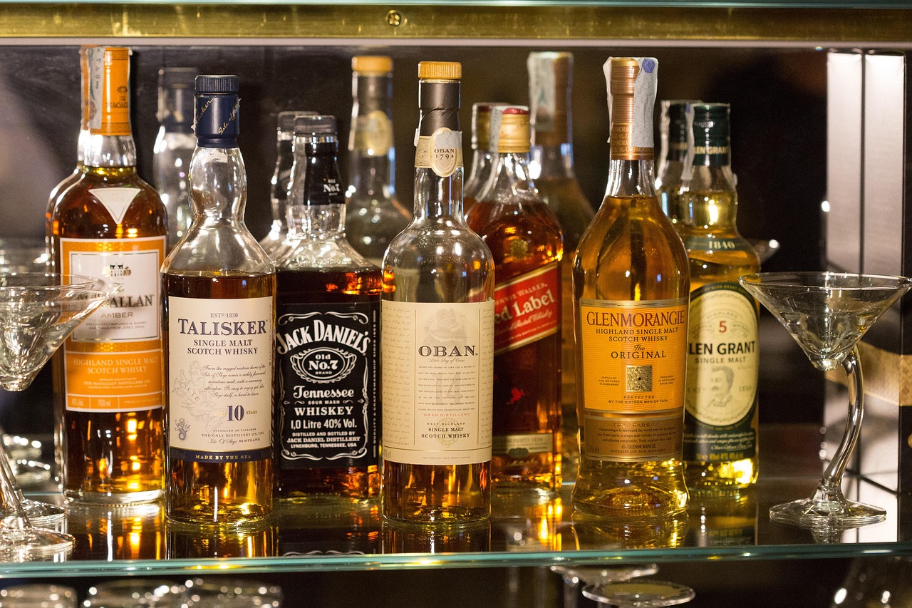 Amricanii ar putea scăpa de pușcăria pentru făcut whisky acasă. Curtea Supremă va analiza interdicția