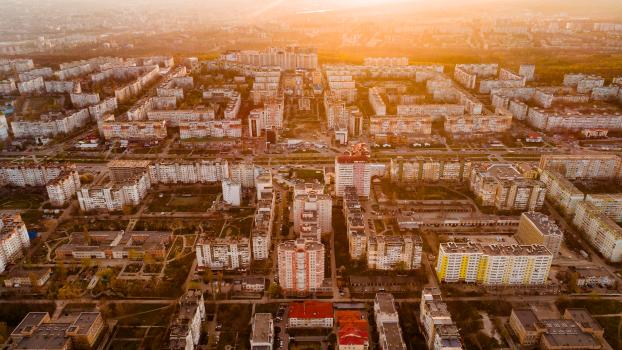 Piața imobiliară din Republica Moldova înregistrează cea mai mare scădere din ultimii 15 ani, cu tranzacții afectate în special în Chișinău