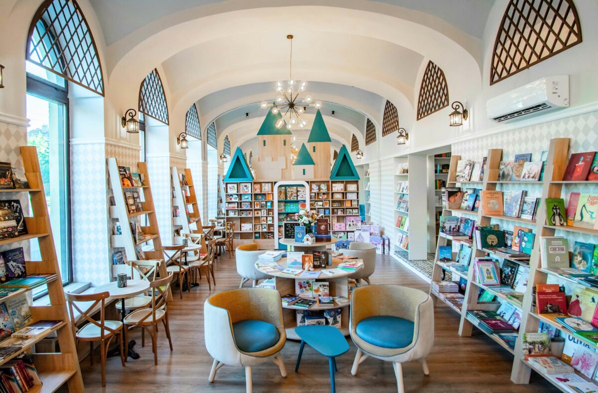 O fostă profesoară de română deschide o bancă de carte la Oradea