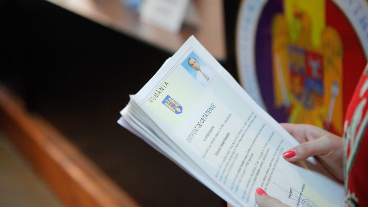 Procurorii au efectuat 37 de percheziții într-un dosar privind cetățenia română