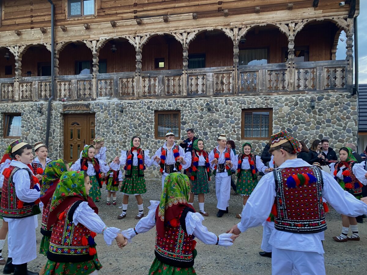 Paștele în Maramureș. Obiceiuri autentice și bucuria sărbătorii în inima tradiției românești