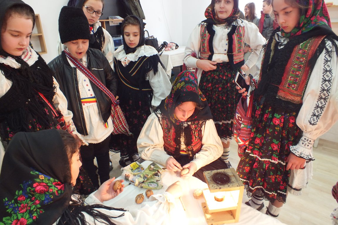 Cel mai vechi festival de încondeiat ouă, organizat într-o comună din Bihor